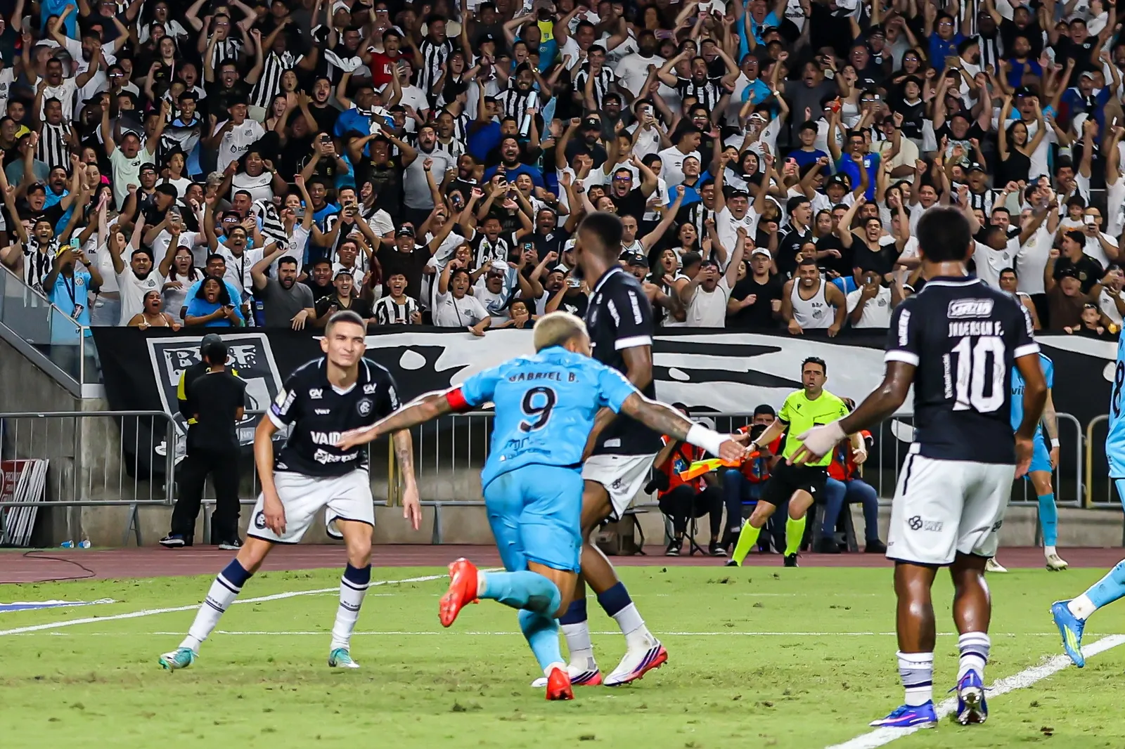 Santos vence fora pela quarta vez seguida e iguala marca de 1984