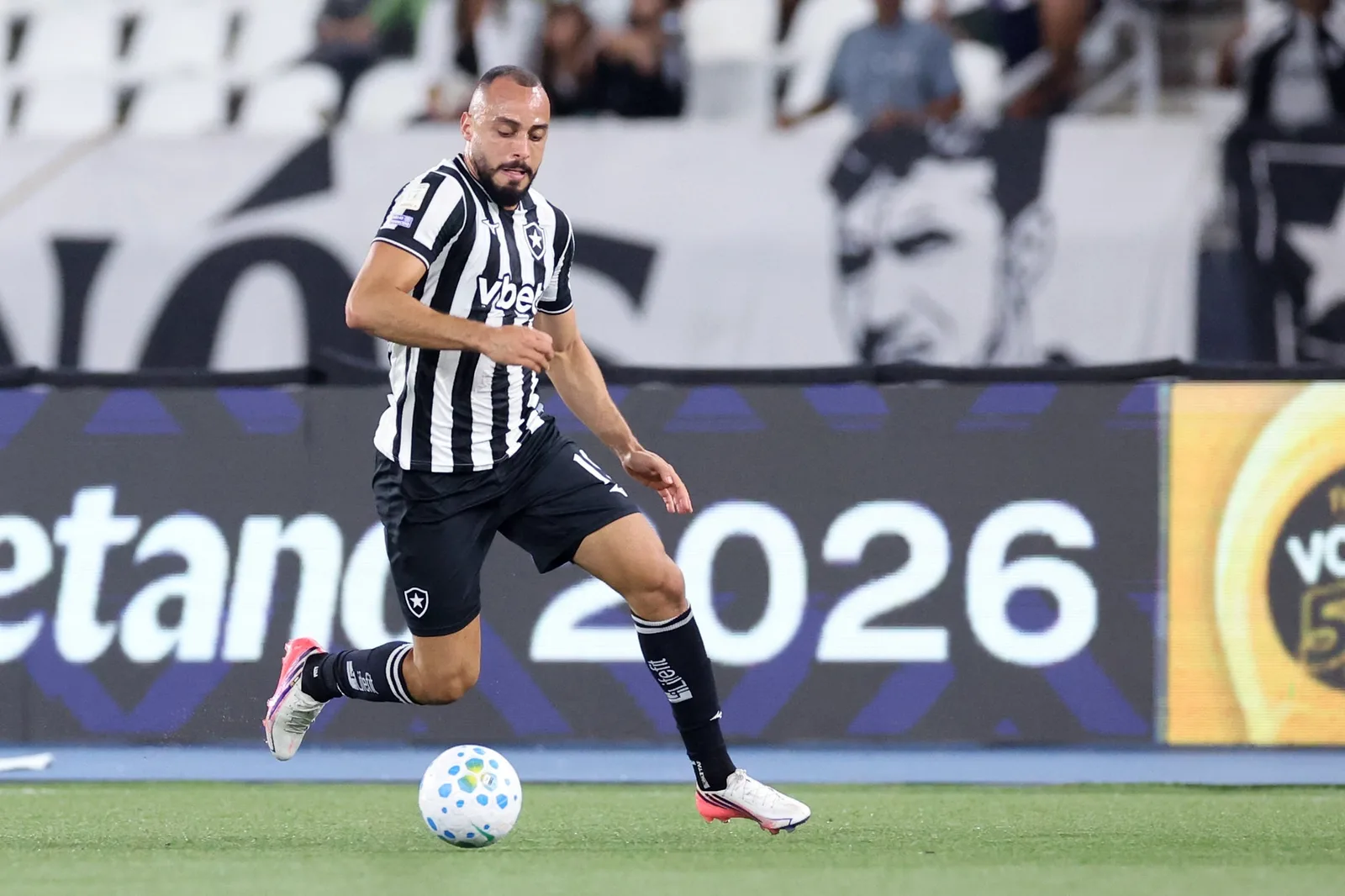 Tite mantém disputa entre Arthur Cabral e Tiquinho no ataque do Botafogo