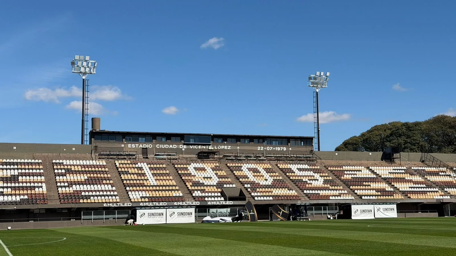 Vicente López adapta estrutura do estádio para duelo entre Platense e Fluminense