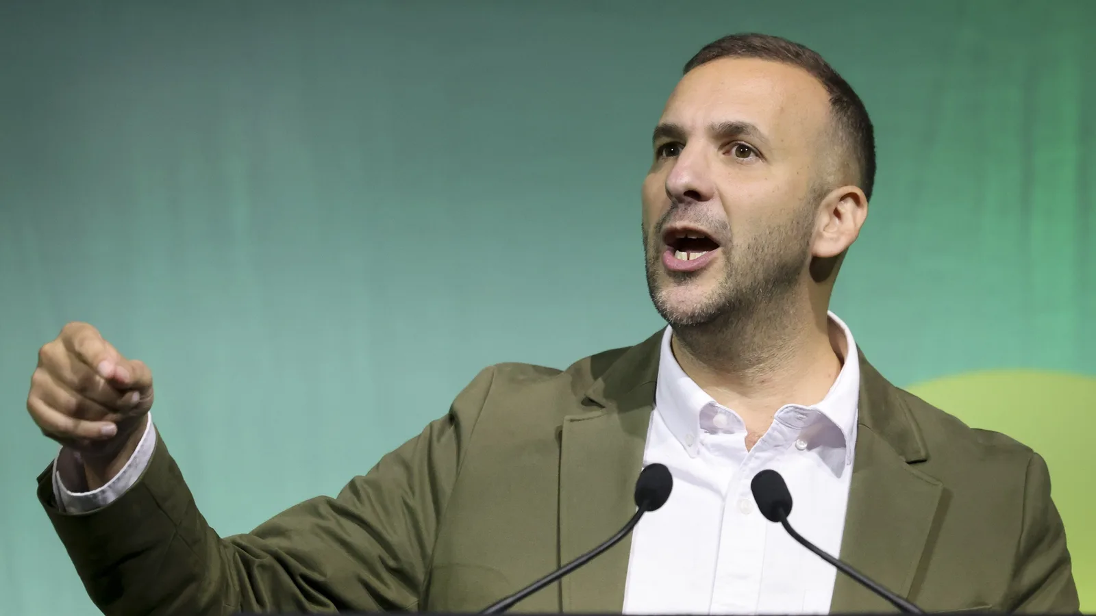 Verdes britânicos classificam sionismo como racismo, e Israel barra líder do partido