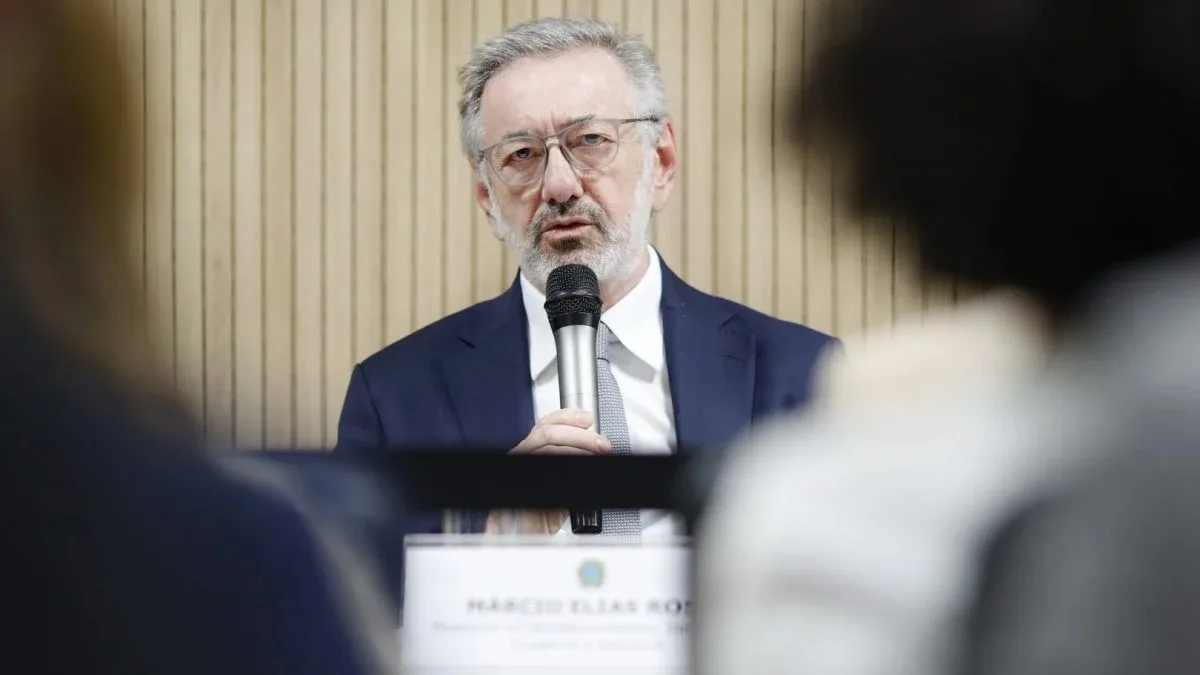 Ministro defende acordos para industrializar minerais críticos do Brasil