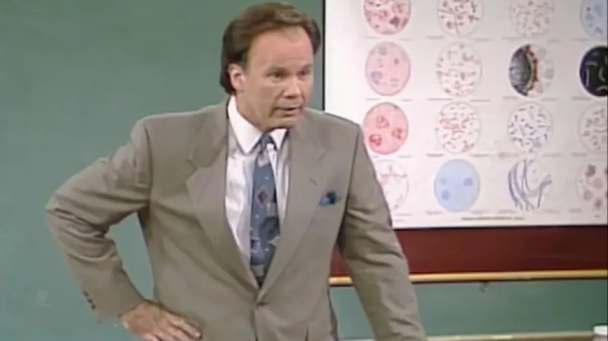 Morre aos 75 anos ator que viveu o diretor Belding em séries juvenis