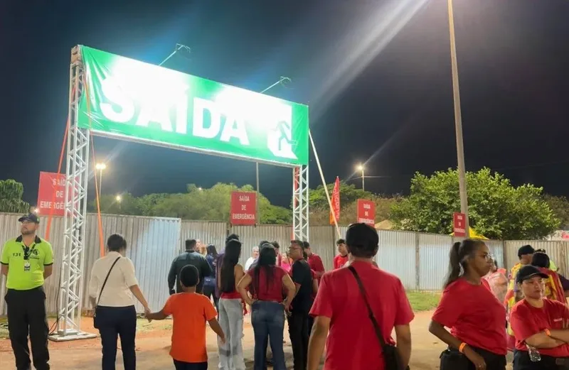 Chuva e espera fazem público deixar evento de Lula em Ceilândia