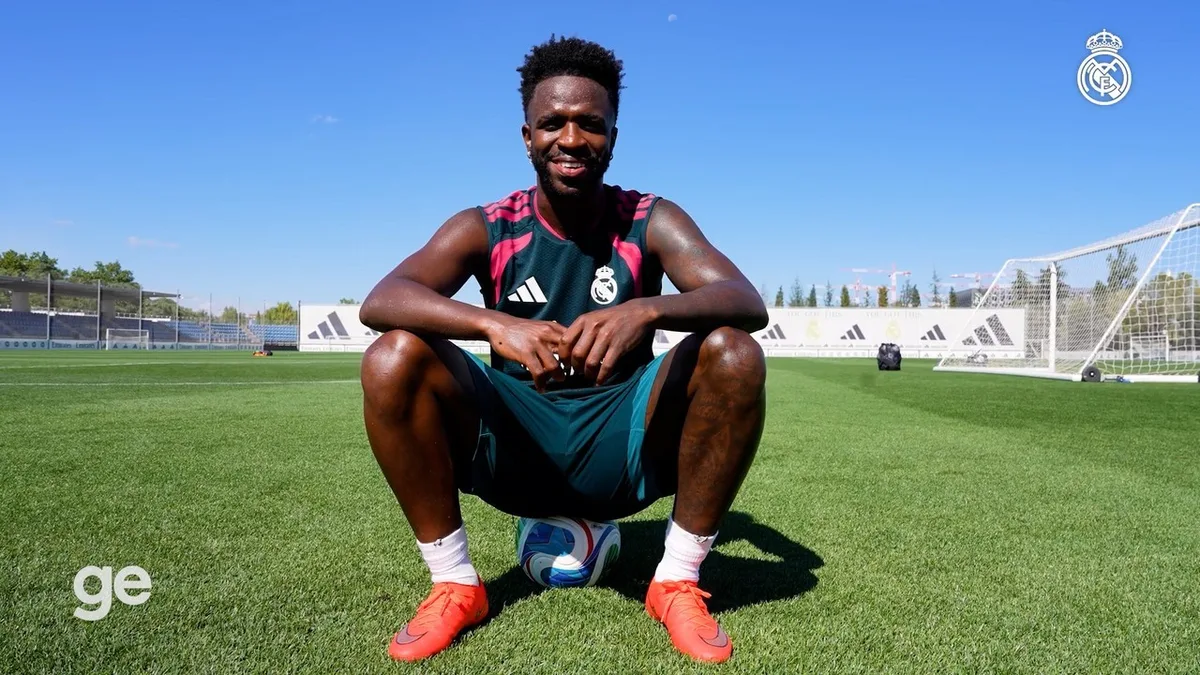 Vini Jr. diverte companheiros após drible em treino do Real Madrid