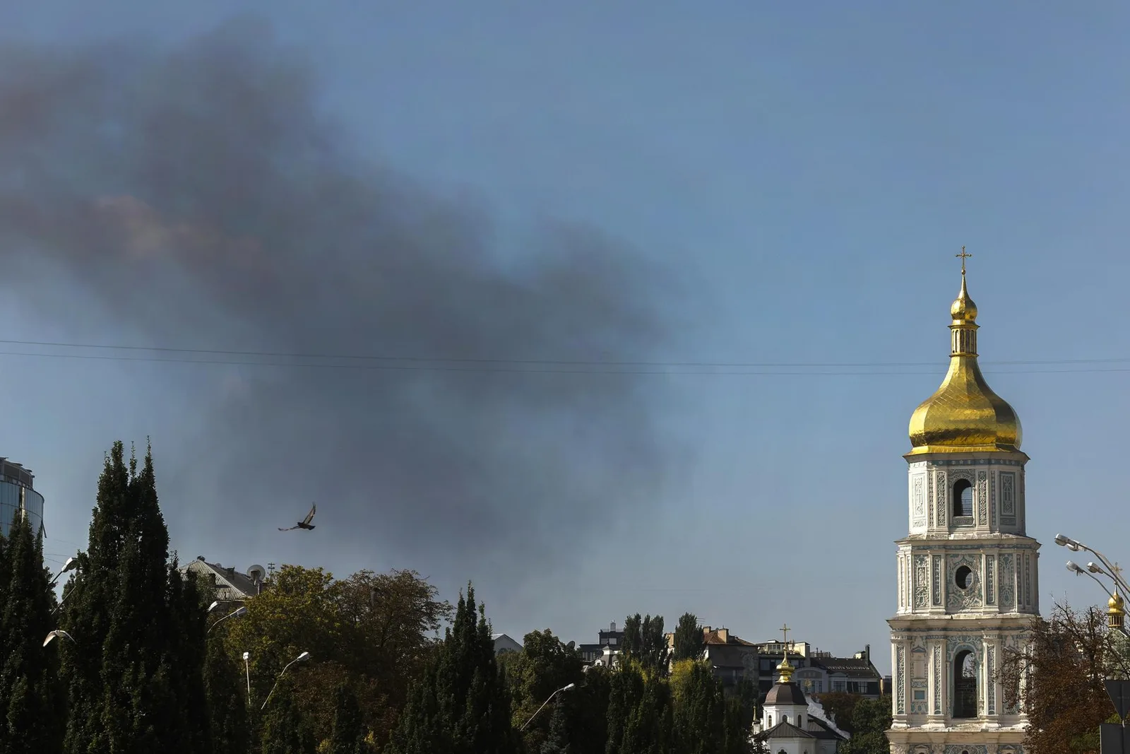Ataque russo atinge sede do serviço de segurança da Ucrânia em Kiev