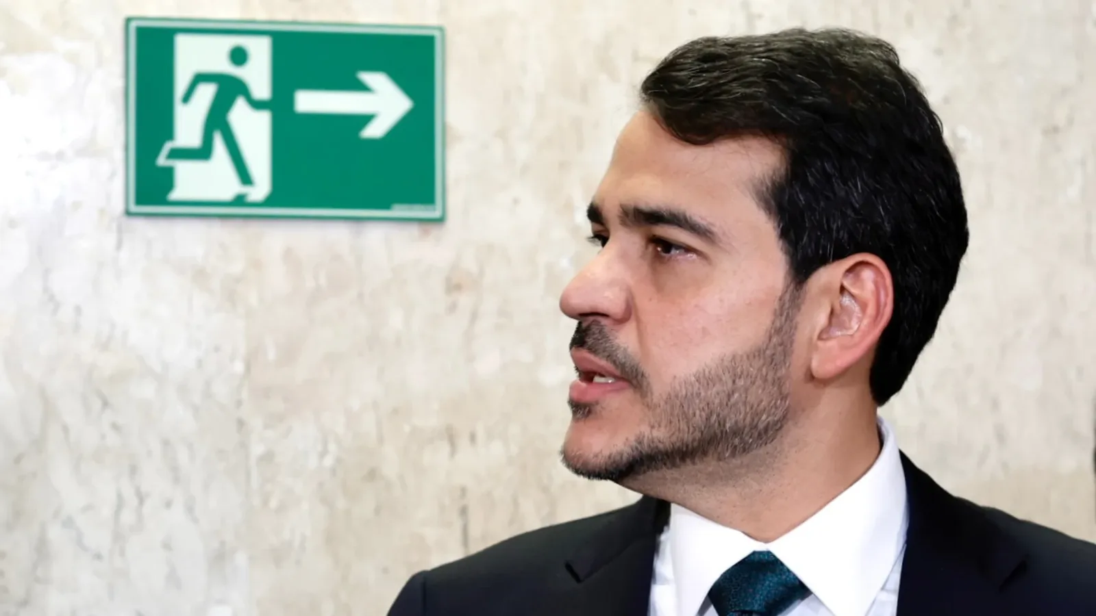 Crise entre governo e AGU cresce após decisões sobre chefia da PF