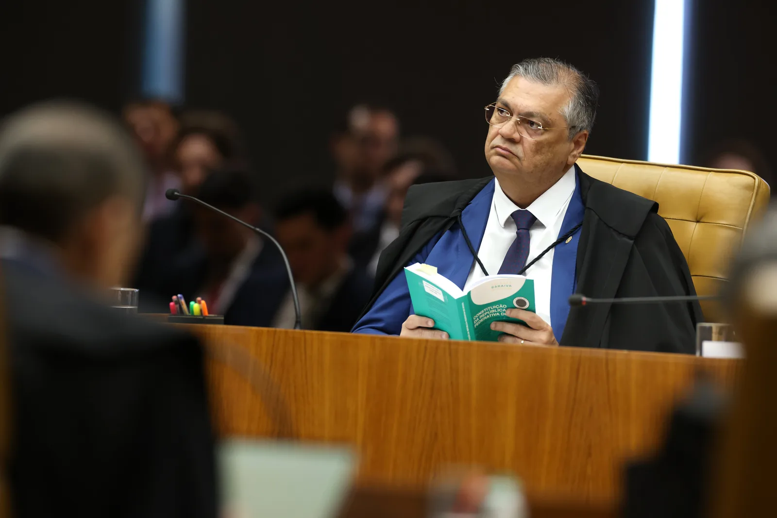 Dino defende decisões judiciais em eleições e cita Bush e Silvio Santos