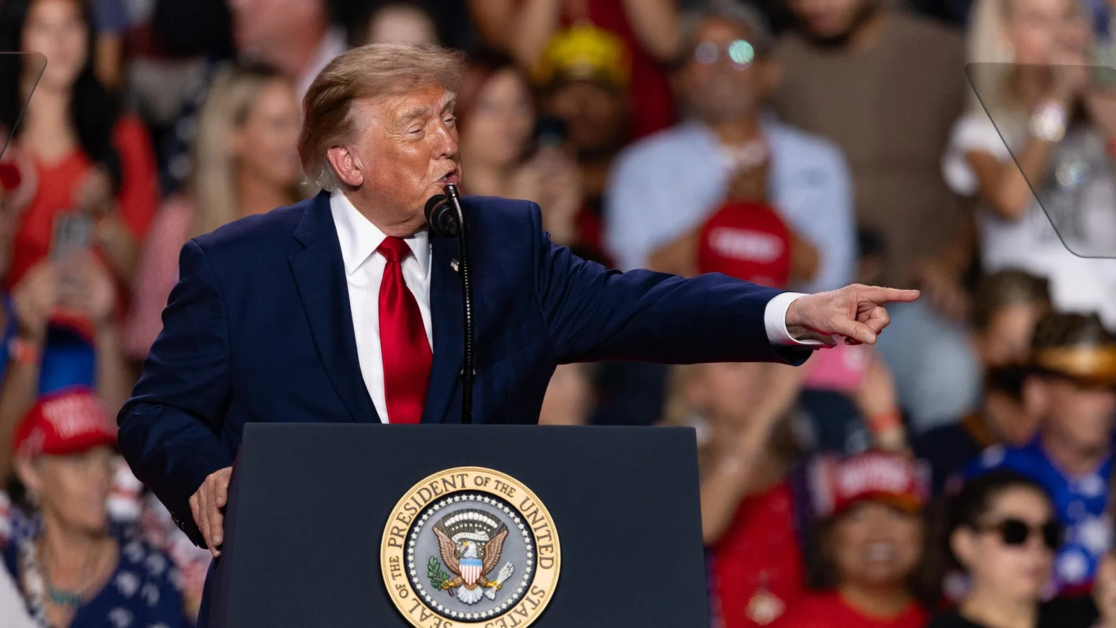 Trump ataca democratas em posts antes das eleições de meio de mandato