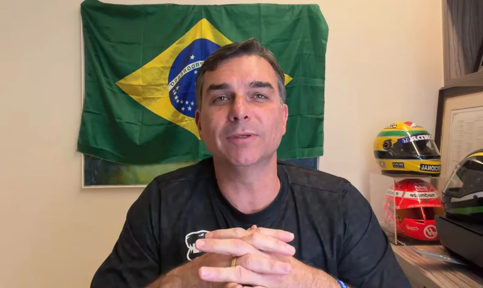 Relatório da PF detalha contatos de Flávio com Vorcaro sobre filme
