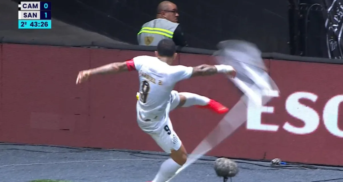 Conflitos entre jogadores marcam partida do Santos na Arena MRV