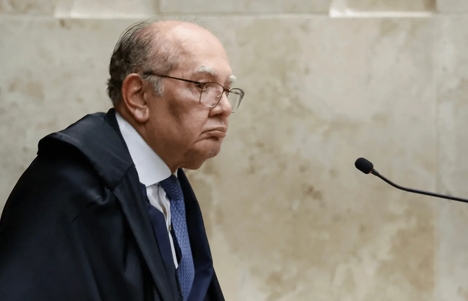 Gilmar pede igualdade entre ministros após afastamento na PF