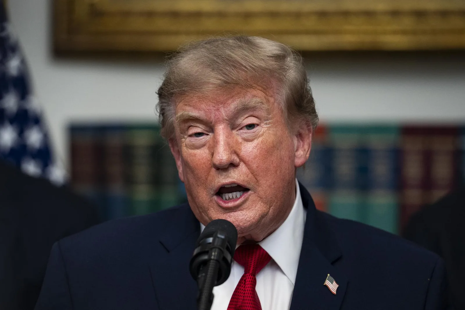 Trump ameaça suspender comércio com países que têm déficit com os EUA