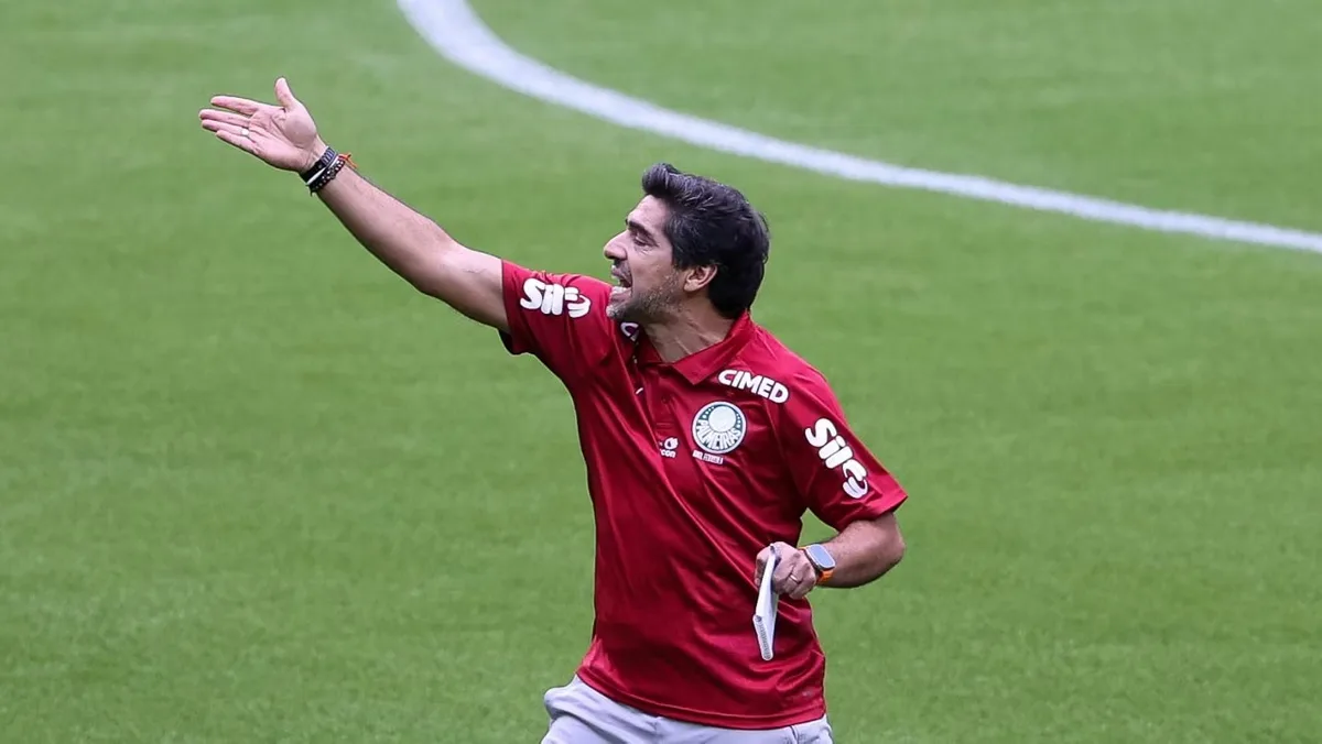 Palmeiras pode retomar liderança em dérbi contra novo técnico do Corinthians