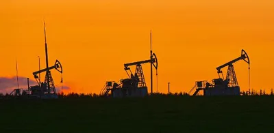 Petróleo sobe para US$ 98,42, enquanto bolsas oscilam sem direção