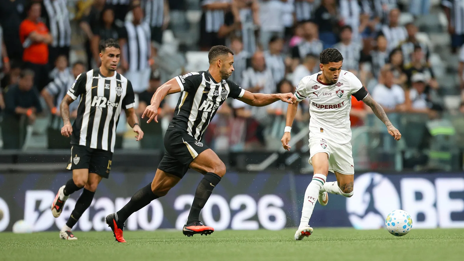 Campo e treinos podem ampliar espaço de Riquelme no Fluminense