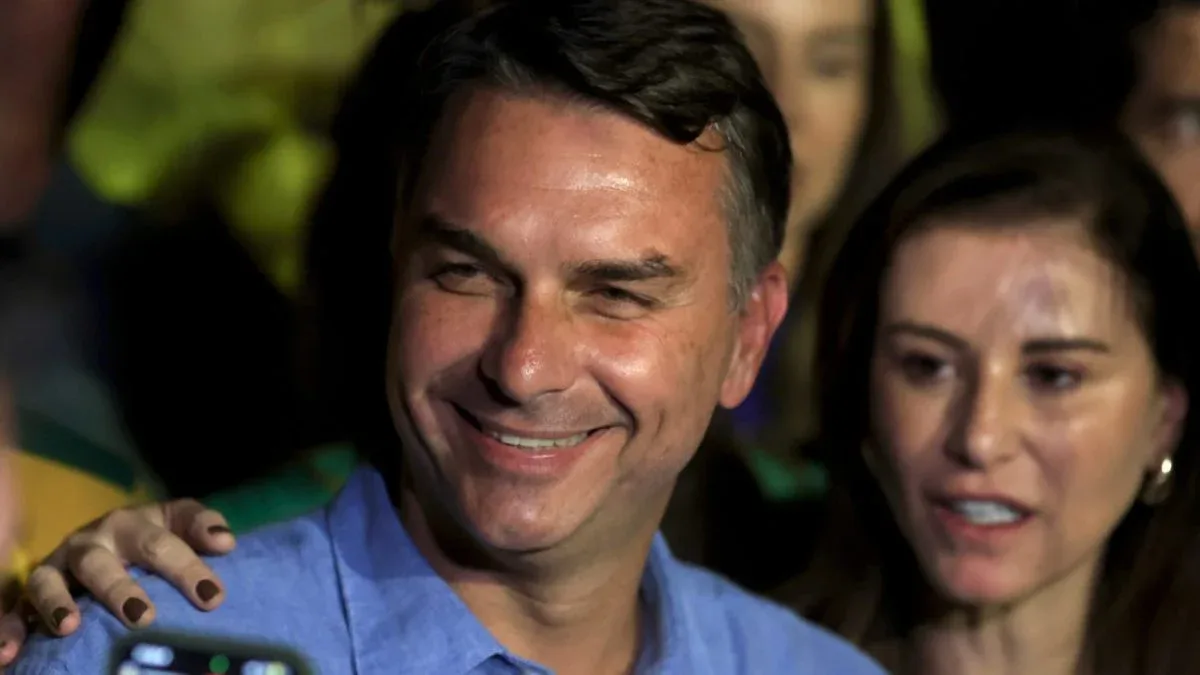 Site de Flávio Bolsonaro detalha propostas sobre salário mínimo e benefícios
