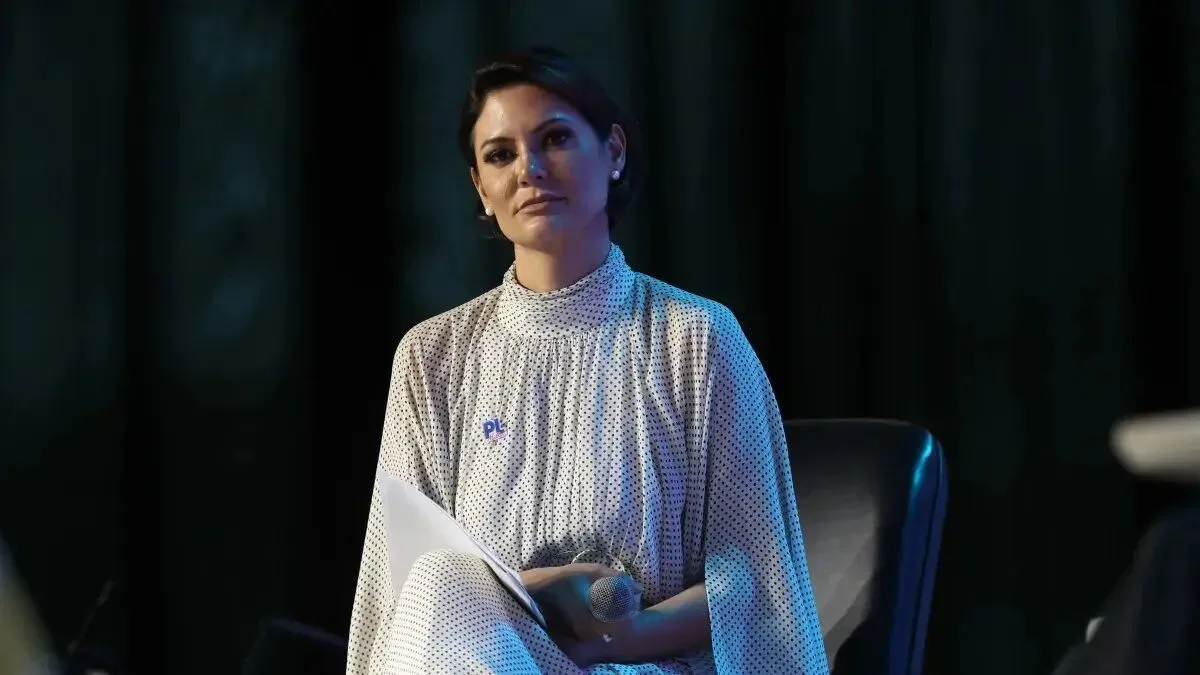 Michelle Bolsonaro apoia André Mendonça em meio a crise no STF