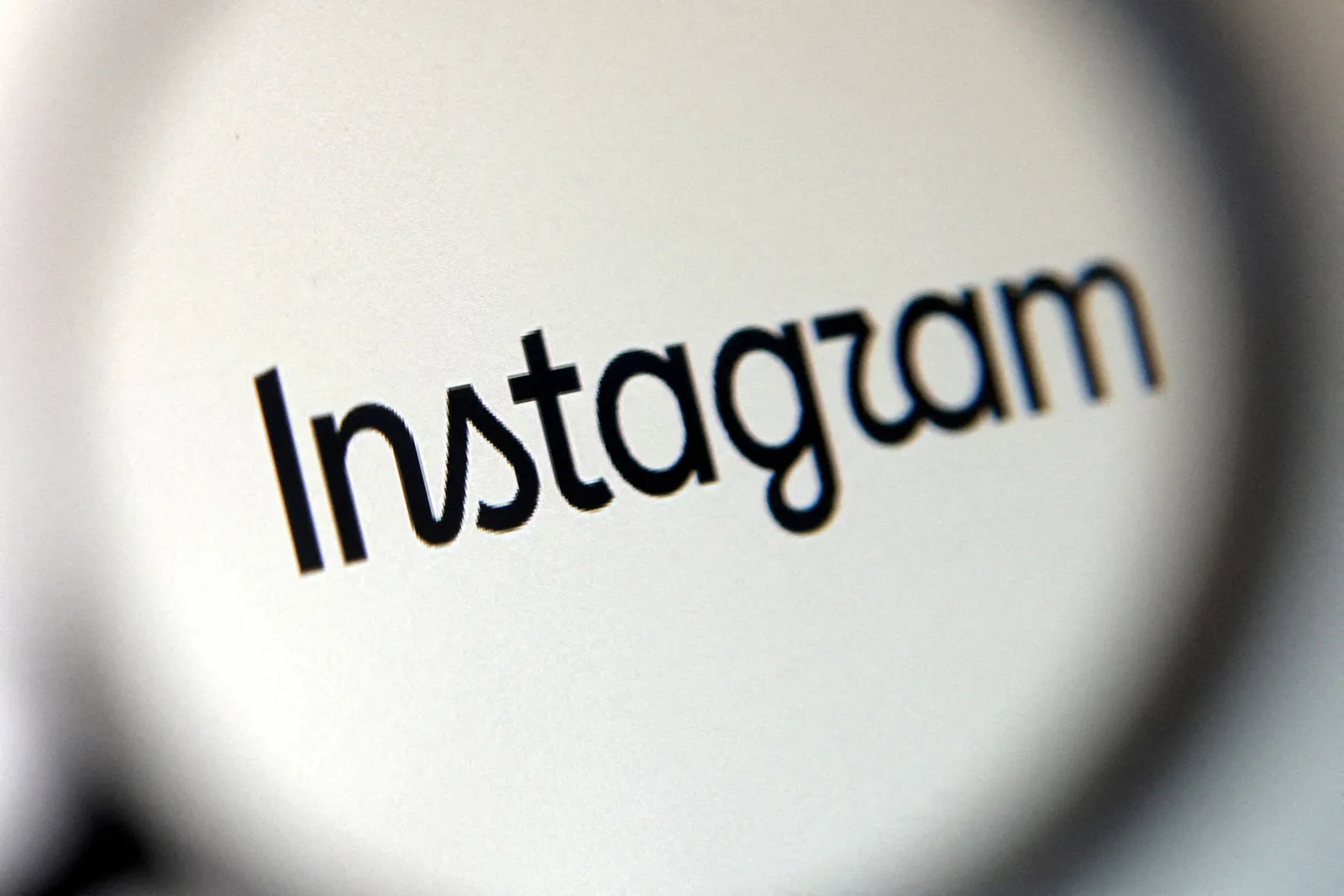 Ofcom abre investigação sobre riscos do Instagram Instants