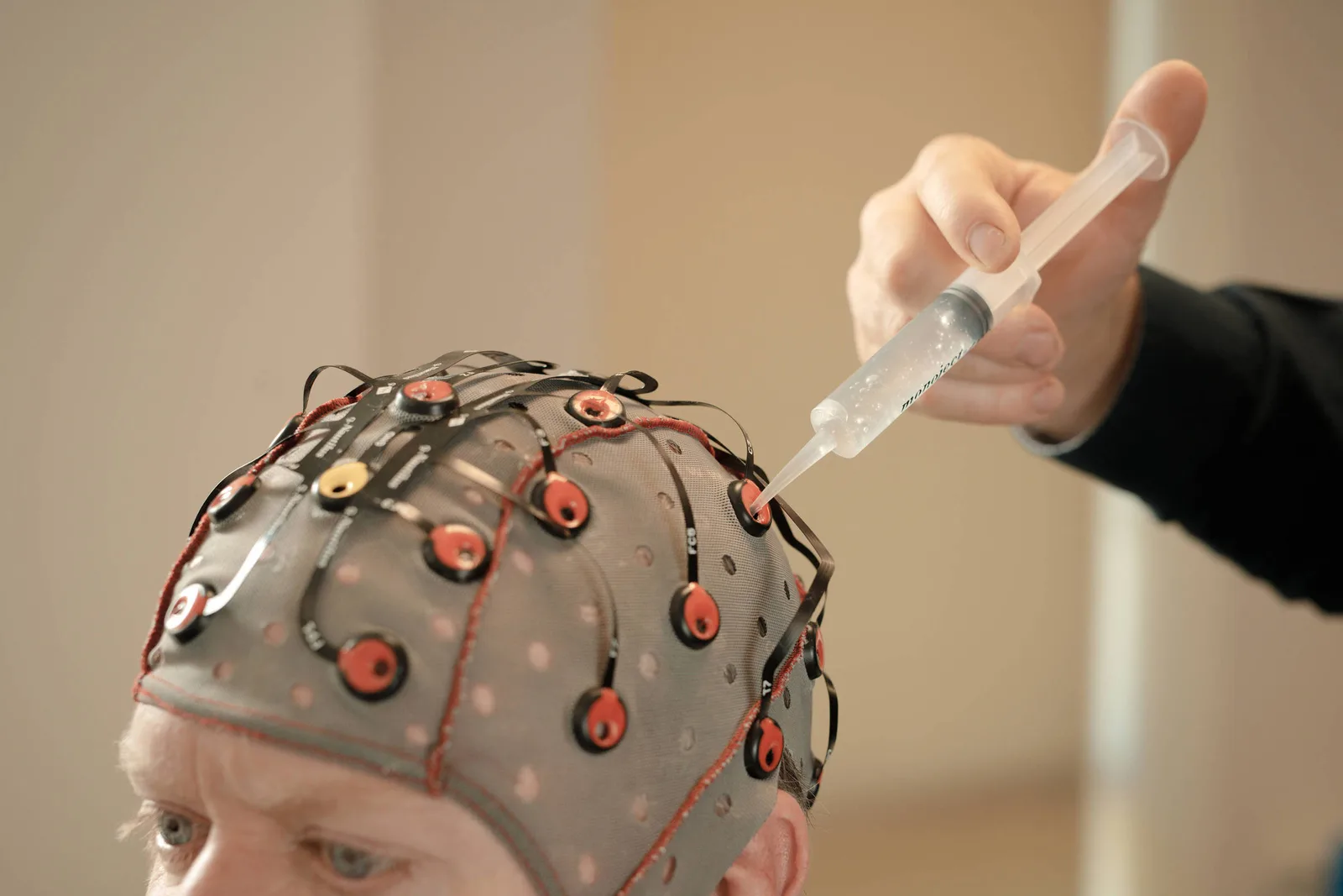 ONU pede proteção global para dados cerebrais diante do avanço tecnológico