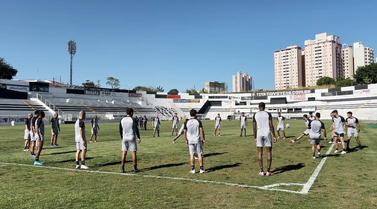 Ponte Preta não concentra antes de jogo e protesta contra salários atrasados