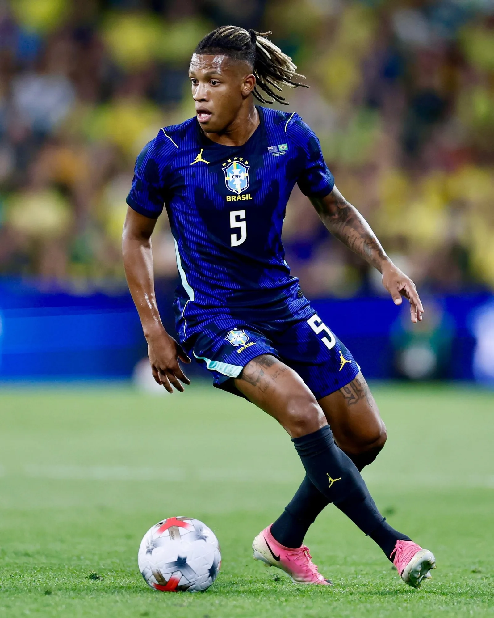Danilo participa de três gols do Brasil em vitória sobre a Austrália