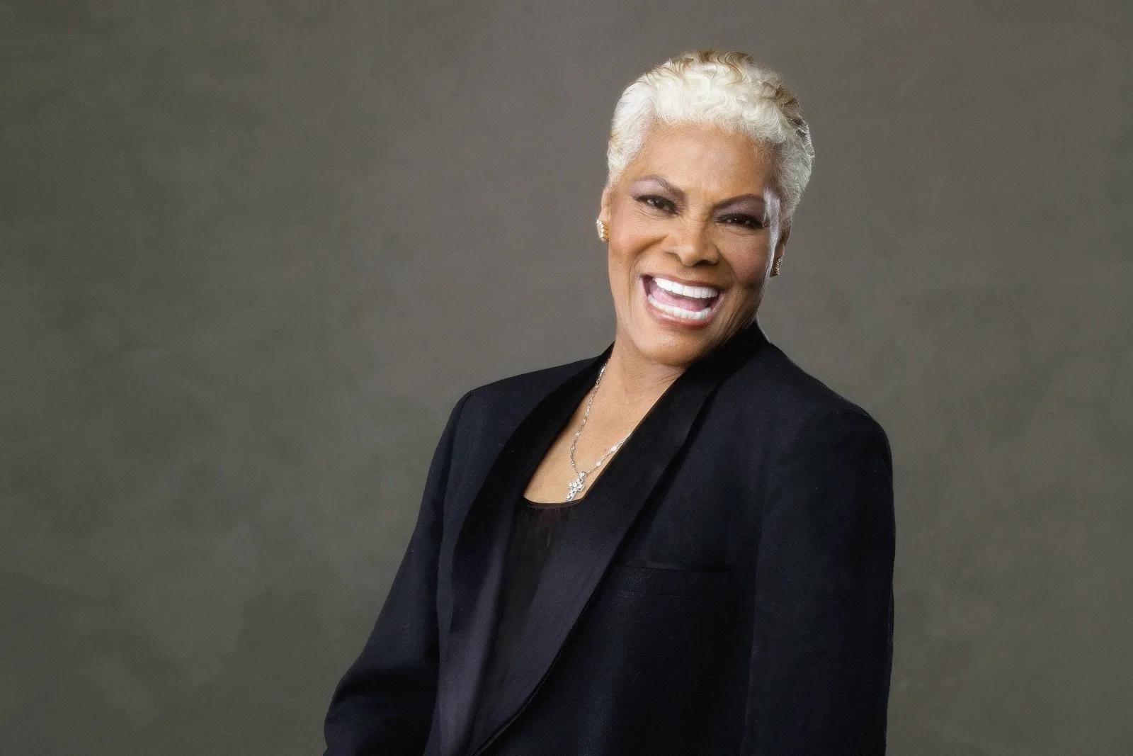 Dionne Warwick prepara último álbum e mantém planos de viver na Bahia
