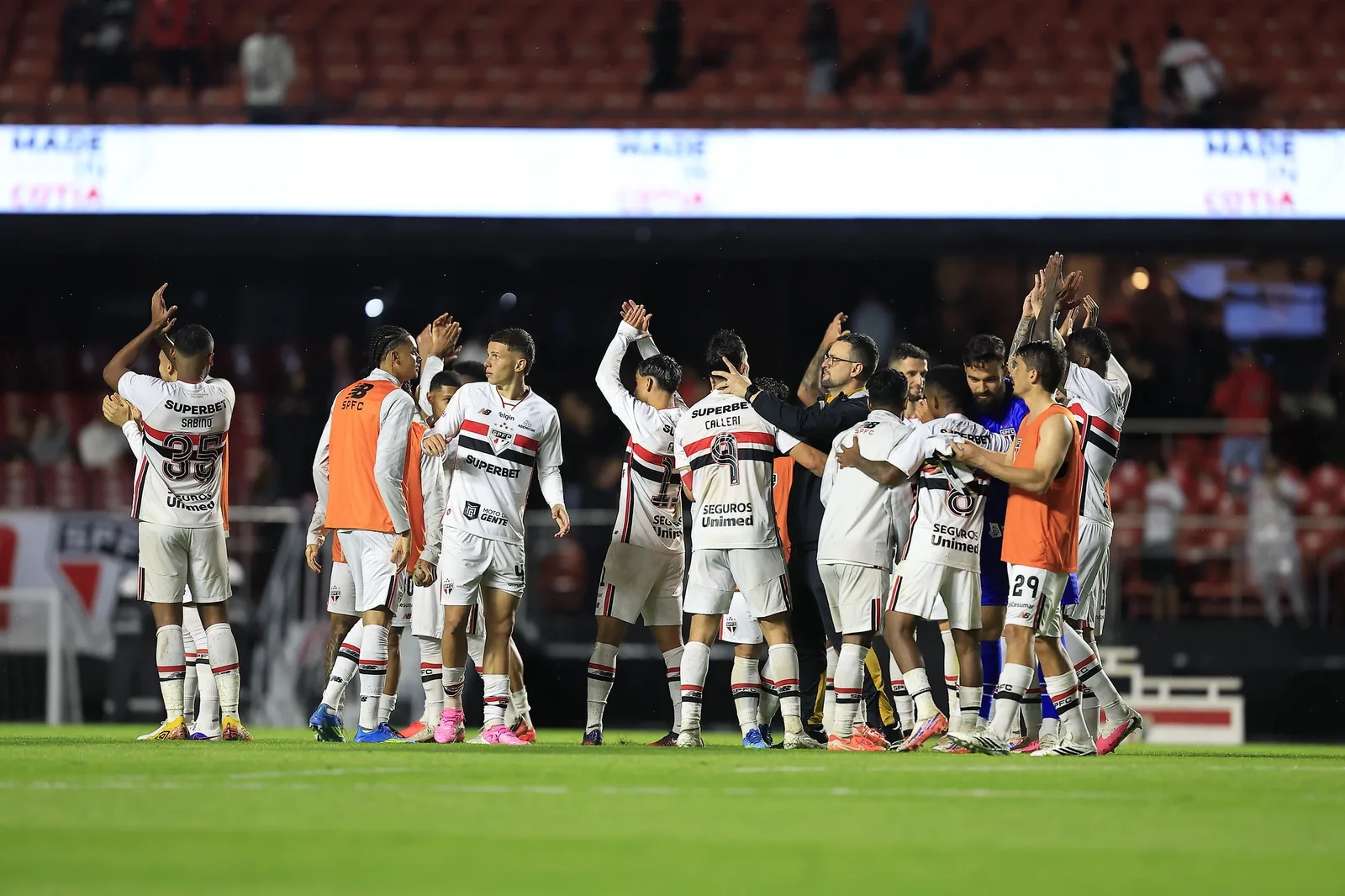 São Paulo faz pagamento pontual a jogadores após reação no Brasileirão