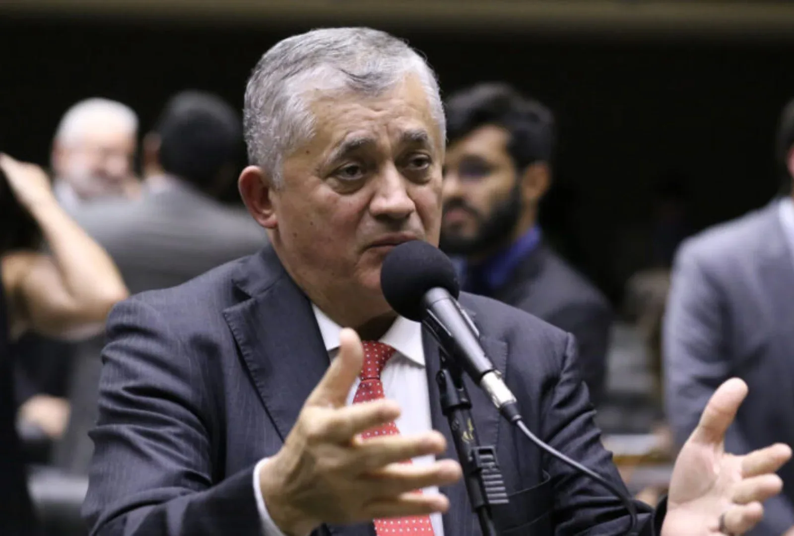 Guimarães apoia decisão de Dino sobre publicação envolvendo Nossa Senhora